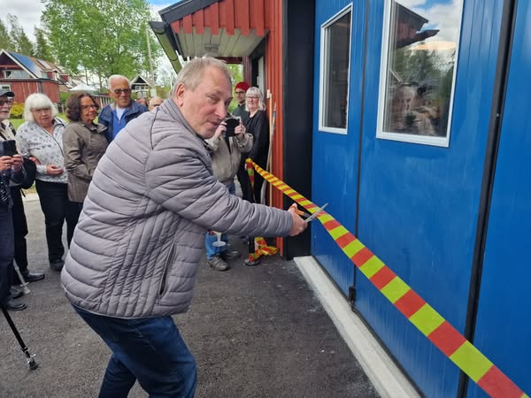 Sällskapets ordförande Göran Lindhé inviger utställningen.