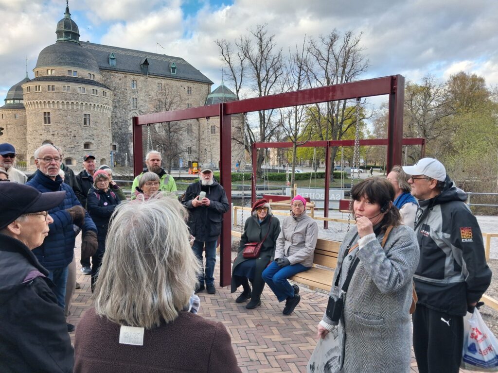 Det nämndes att man funnit forna aktiviteter vid Svartåns strand och på slottsholmen, så långt tillbaka som några århundraden in på våran tideräkning. Det äldsta som finns i kart- och bildväg nämndes och där kan man se Storbrons tidigare sträckning. Tobias Vinoy nämnde att den gått i sydostlig/nordvästlig riktning, på grund av den tidigare huvudgatans (Gathuns) sträckning.