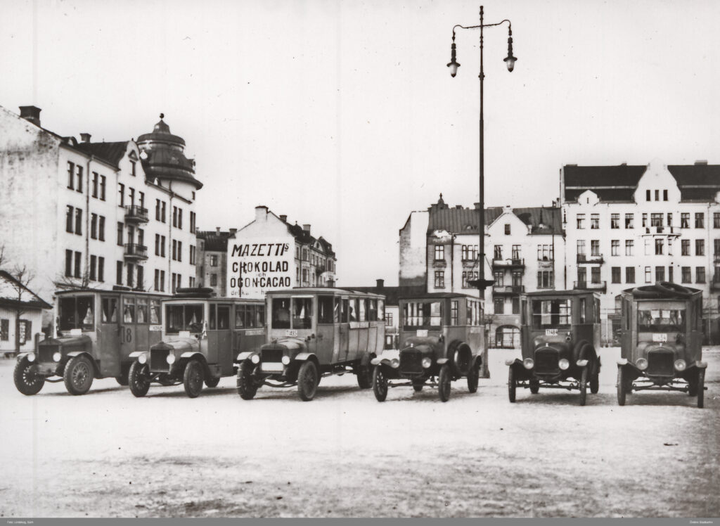 Första busstationen på Järntorget, 1924, foto Sam Lindskog