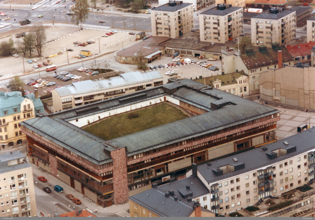 Flygbild över Medborgarhuset, ca 1980, okänd fotograf 1980