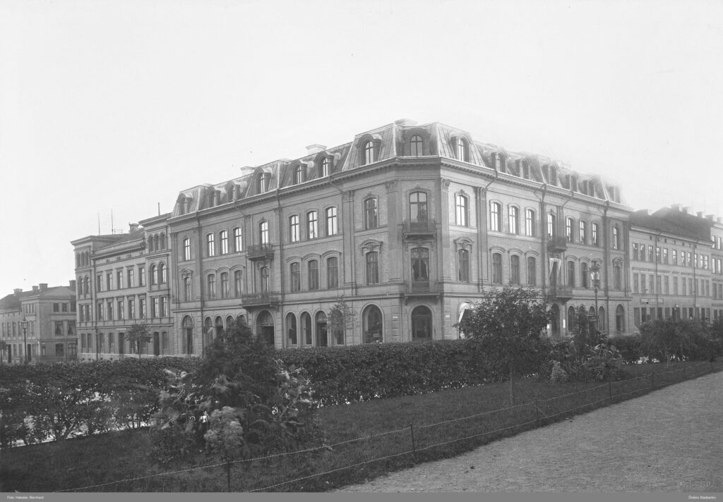Sydöstra hörnet mot Stortorget, före 1903, foto Bernard Hakelier