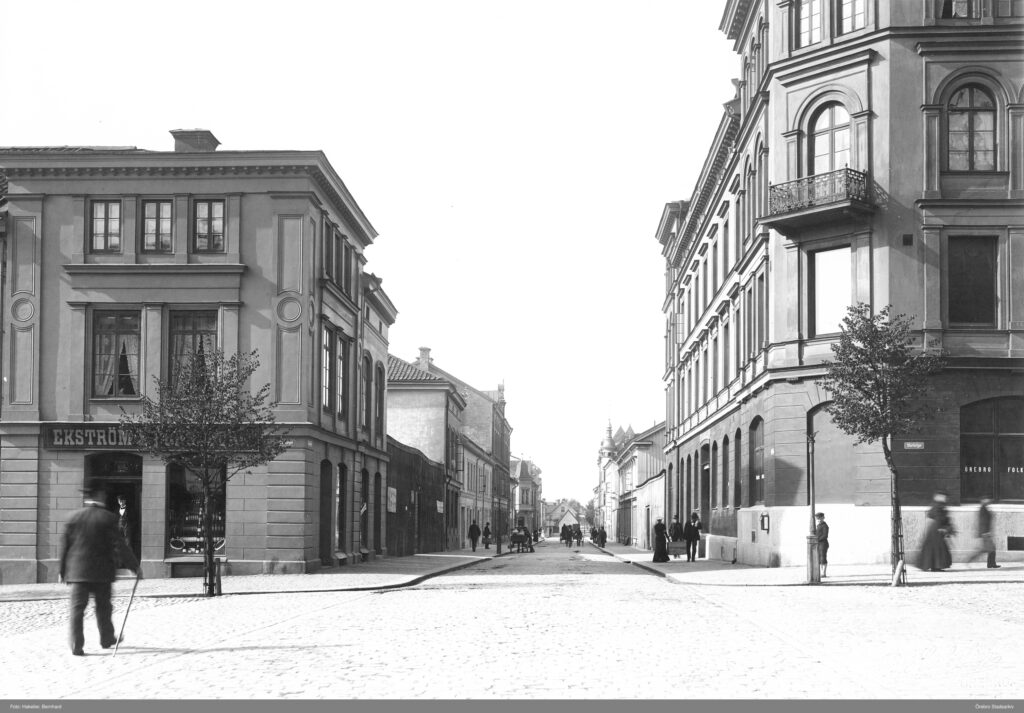 Köpmangatan 10 / Stortorget 4, foto Bernhard Hakelier 1903
