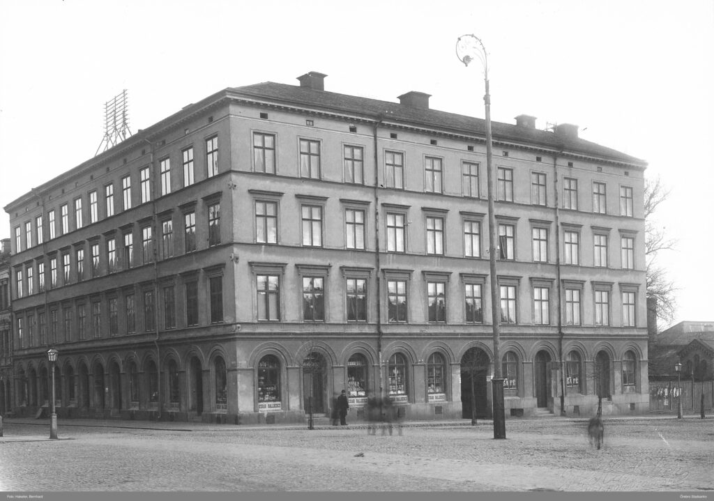 Köpmangatan 5 / Stortorget 5, foto: Bernhard Hakelier, ca 1900