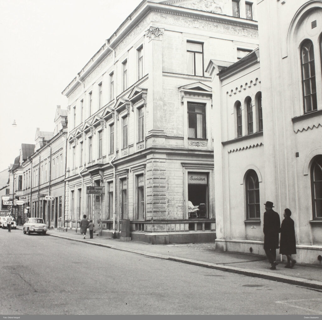 Butiker runt Köpmangatan 17, 1960-tal, fotograf okänd